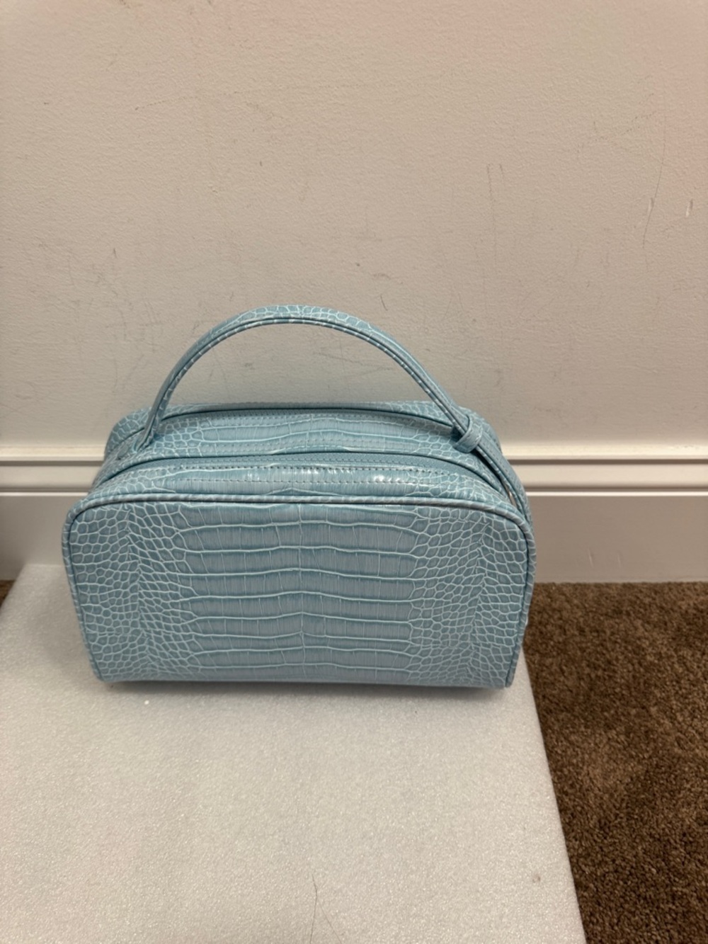 Jeffree star blue croc embossed cosmetic makeup case NWT - Picture 3 of 10